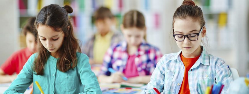 É possível melhorar a aula de redação e reduzir custos? 